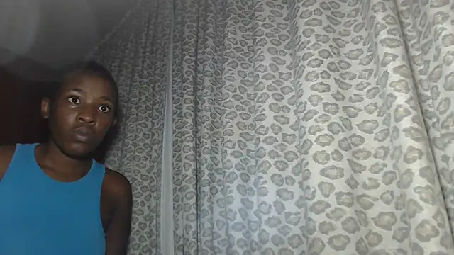 Snapshot of SexyRed18 chatting on 03.18.25 SexyRed18 online show from 03.18.25