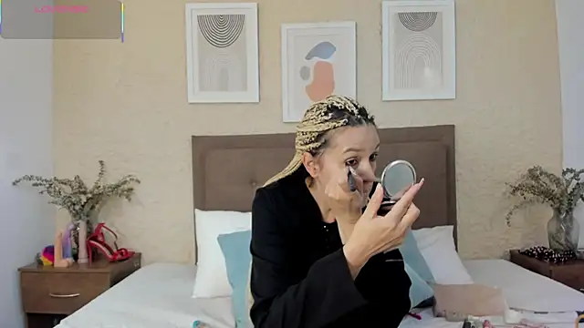 Snapshot of CarolinaGlamour chatting on 10.01.25 CarolinaGlamour online show from 10.01.25