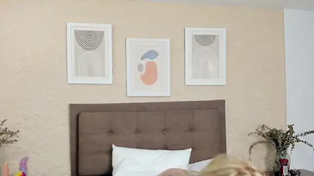 Snapshot of CarolinaGlamour chatting on 10.15.25 CarolinaGlamour online show from 10.15.25