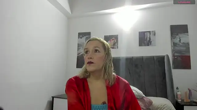 Snapshot of CarolinaGlamour chatting on 10.23.25 CarolinaGlamour online show from 10.23.25