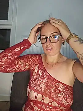 Snapshot of lindsay_33off chatting on 06.28.26 lindsay 33off online show from 06.28.26