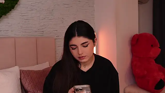 Snapshot of RachelSwaan chatting on 12.21.24 RachelSwaan online show from 12.21.24