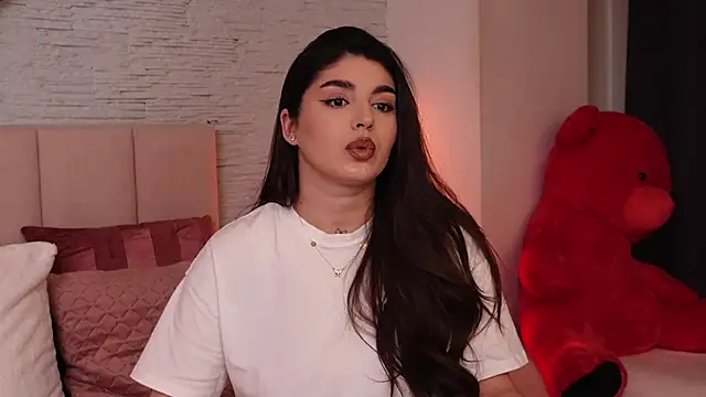 Snapshot of RachelSwaan chatting on 02.05.25 RachelSwaan online show from 02.05.25