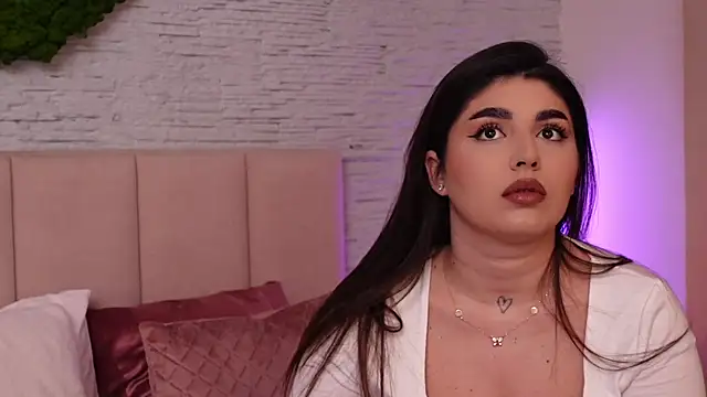 Snapshot of RachelSwaan chatting on 02.11.25 RachelSwaan online show from 02.11.25