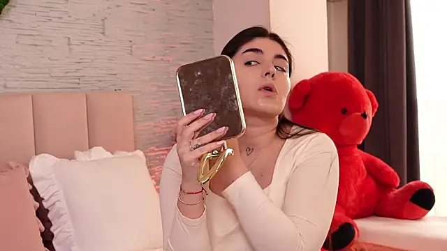 Snapshot of RachelSwaan chatting on 03.09.25 RachelSwaan online show from 03.09.25