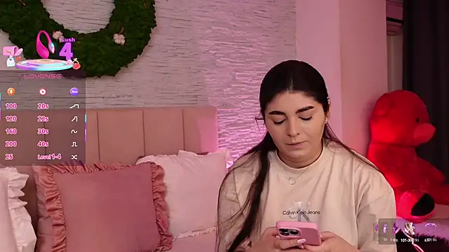 Snapshot of RachelSwaan chatting on 03.19.25 RachelSwaan online show from 03.19.25