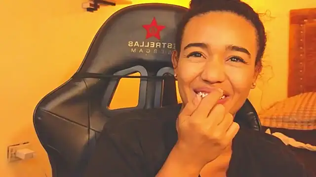 evafoxs online show from 11.22.25