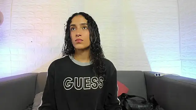 Layla 707 online show from 02.25.25