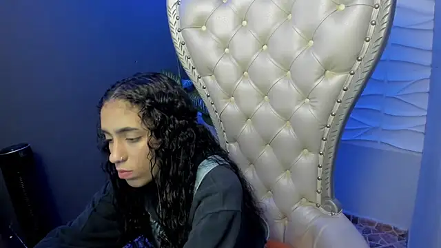 Layla 707 online show from 10.02.25