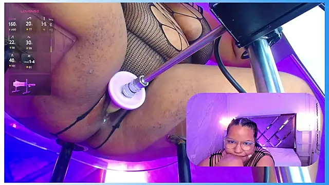 Snapshot of MhiaRey chatting on 05.12.26 MhiaRey online show from 05.12.26