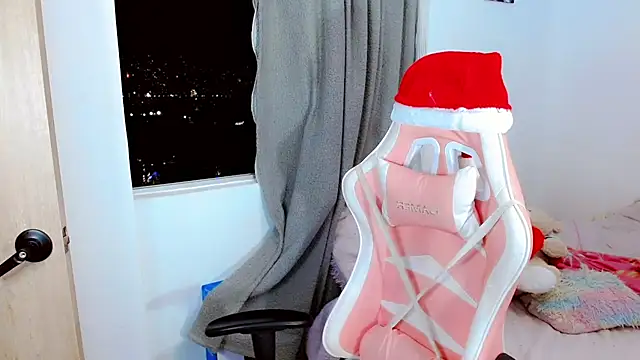 Snapshot of Kylie_martinez chatting on 01.01.25 Kylie martinez online show from 01.01.25