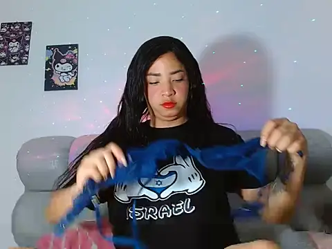 Snapshot of Kylie_martinez chatting on 07.13.26 Kylie martinez online show from 07.13.26