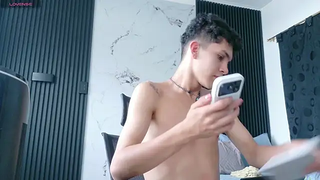 Noah tyler  online show from 07.30.26