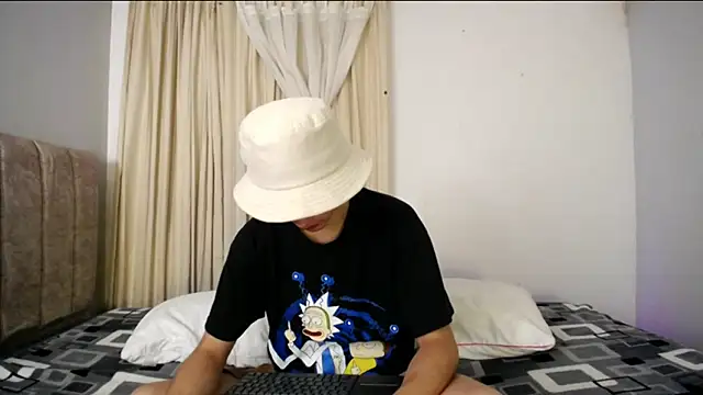 Snapshot of Yellowpokemon23 chatting on 04.01.26 Yellowpokemon23 online show from 04.01.26