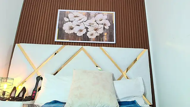 Slut Milf  online show from 10.29.25