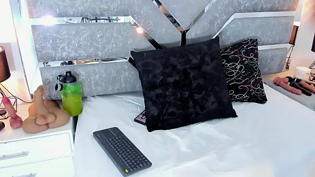 Slut Milf  online show from 05.01.26