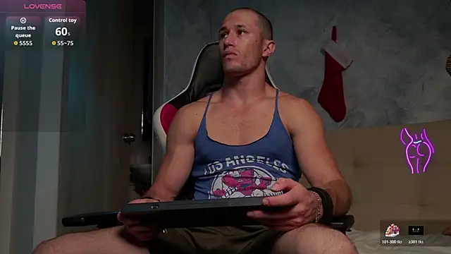 Snapshot of AxelFairchaild chatting on 12.21.25 AxelFairchaild online show from 12.21.25