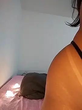 Snapshot of momopretinha chatting on 09.10.25 momopretinha online show from 09.10.25