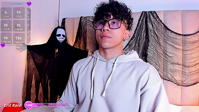 Snapshot of AkazaBoy_ chatting on 10.31.25 AkazaBoy online show from 10.31.25