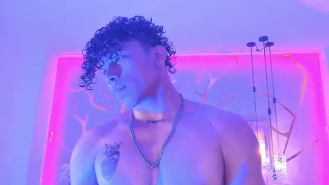 Snapshot of AkazaBoy_ chatting on 11.03.25 AkazaBoy online show from 11.03.25