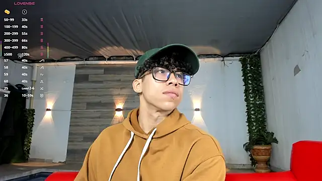 Snapshot of AkazaBoy_ chatting on 12.14.25 AkazaBoy online show from 12.14.25