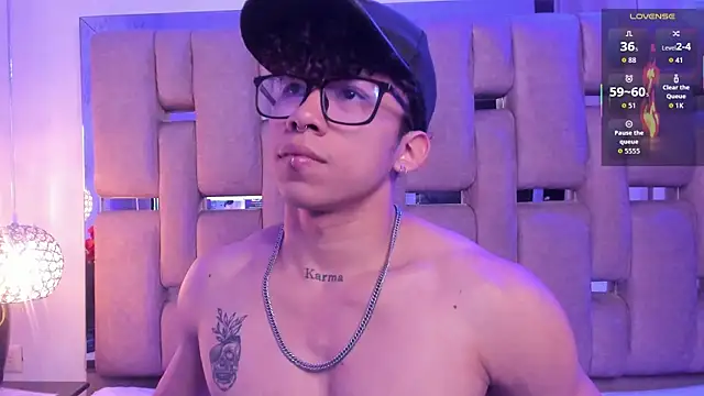 Snapshot of AkazaBoy_ chatting on 01.11.26 AkazaBoy online show from 01.11.26