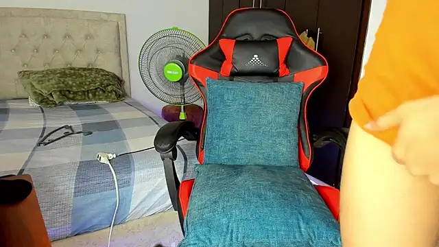 Snapshot of Mark_Lam05 chatting on 12.25.24 Mark Lam05 online show from 12.25.24