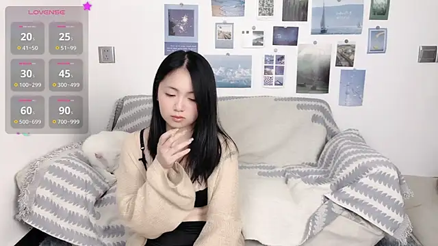 Snapshot of LiLiYbaby chatting on 12.10.24 LiLiYbaby online show from 12.10.24