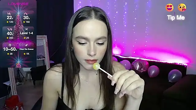 Snapshot of Emillias chatting on 12.25.24 Emillias online show from 12.25.24