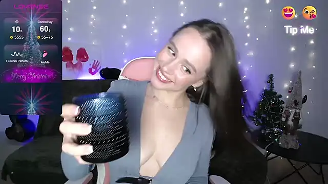 Snapshot of Emillias chatting on 12.31.24 Emillias online show from 12.31.24