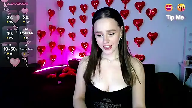 Snapshot of Emillias chatting on 02.10.25 Emillias online show from 02.10.25