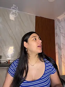 Snapshot of floriamANDjazmin chatting on 05.16.26 floriamANDjazmin online show from 05.16.26