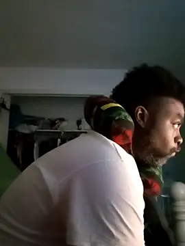 Snapshot of SLOWSTRO chatting on 10.06.25 SLOWSTRO online show from 10.06.25