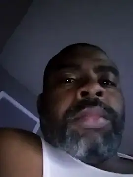 Snapshot of SLOWSTRO chatting on 11.19.25 SLOWSTRO online show from 11.19.25