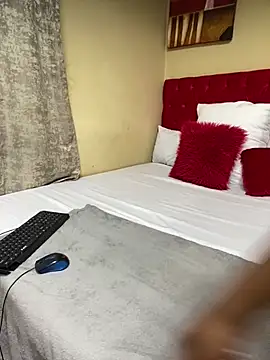 Snapshot of BeautyAuroa chatting on 03.04.25 BeautyAuroa online show from 03.04.25