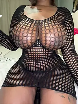 Snapshot of BeautyAuroa chatting on 06.19.26 BeautyAuroa online show from 06.19.26