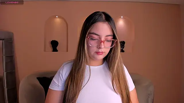 Snapshot of AllisonRogersX chatting on 07.25.26 AllisonRogersX online show from 07.25.26