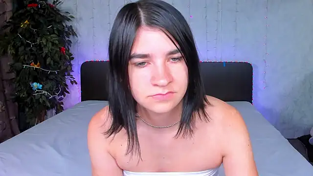  Polly Love  online show from 09.15.25