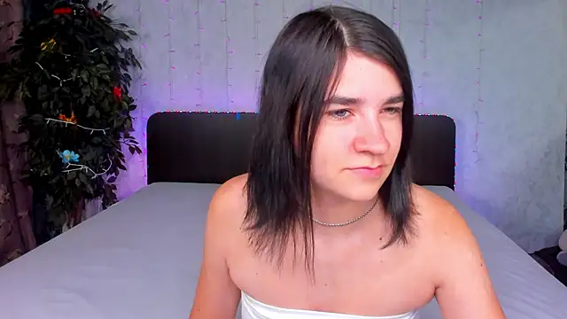  Polly Love  online show from 09.17.25