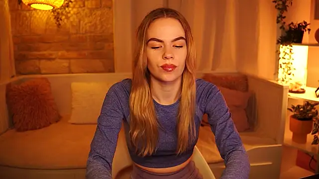 Snapshot of sn0w_barbie chatting on 01.19.25 sn0w barbie online show from 01.19.25