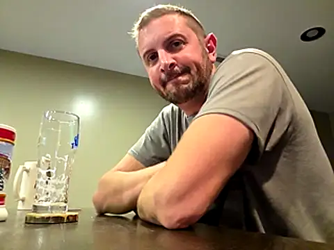 Snapshot of MrMechanic38 chatting on 11.28.25 MrMechanic38 online show from 11.28.25