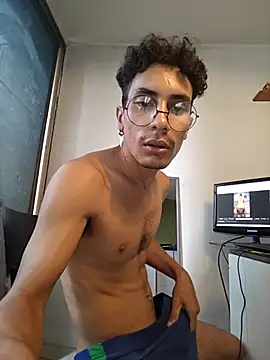 Snapshot of divinityros chatting on 09.29.25 divinityros online show from 09.29.25