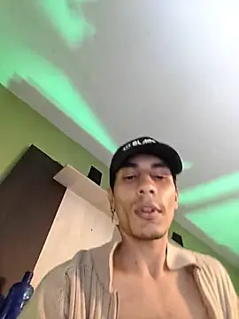 Snapshot of divinityros chatting on 10.27.25 divinityros online show from 10.27.25