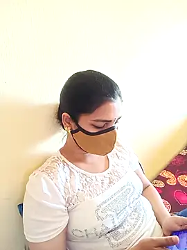 Snapshot of yourtamilcouple chatting on 03.05.25 yourtamilcouple online show from 03.05.25