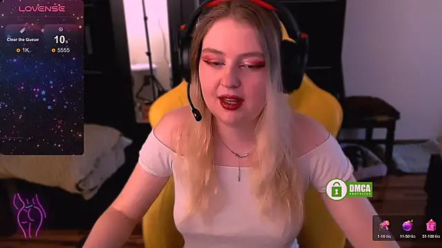 Snapshot of EvaAndLilith chatting on 12.04.25 EvaAndLilith online show from 12.04.25