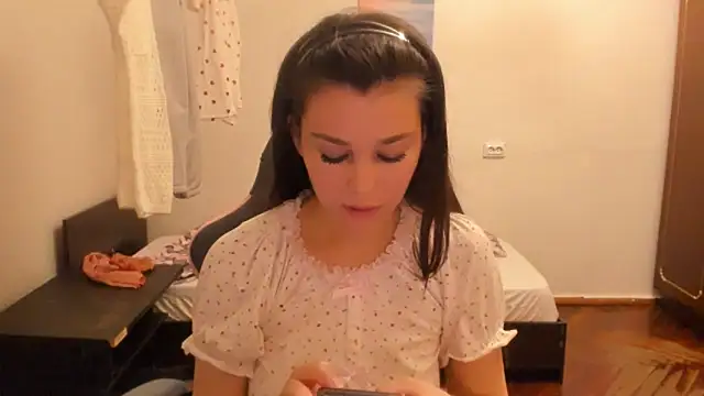 Snapshot of LunaXmii chatting on 02.10.25 LunaXmii online show from 02.10.25