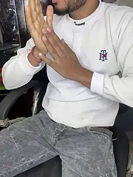 Snapshot of sexyboy09 chatting on 12.18.24 sexyboy09 online show from 12.18.24