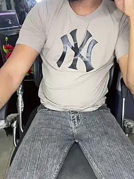 Snapshot of sexyboy09 chatting on 12.21.24 sexyboy09 online show from 12.21.24