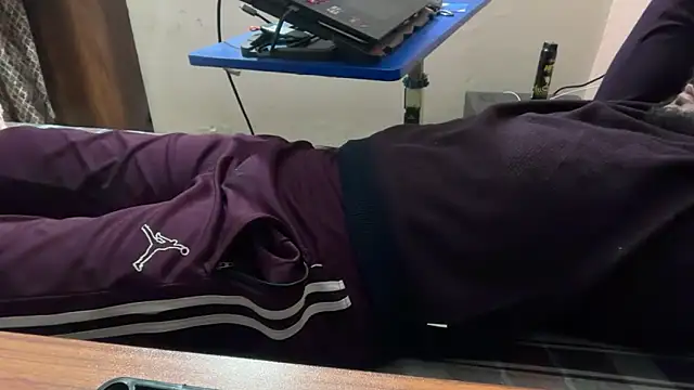 Snapshot of sexyboy09 chatting on 10.19.25 sexyboy09 online show from 10.19.25