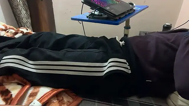 Snapshot of sexyboy09 chatting on 10.24.25 sexyboy09 online show from 10.24.25